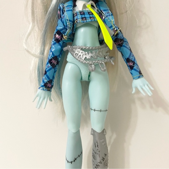 Monster High Frankie Stein Coffee Break Doll - Picture 3 of 15
